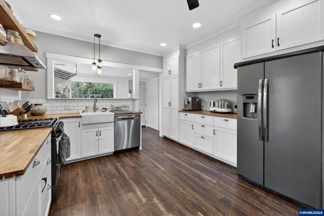 352 21st Av NE, Salem, OR 97301