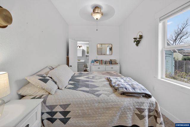 352 21st Av NE, Salem, OR 97301