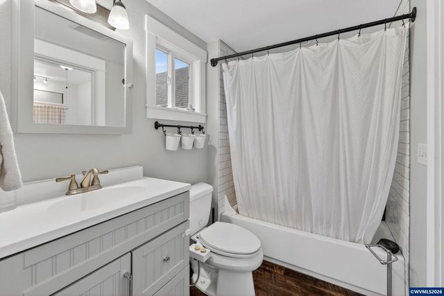 352 21st Av NE, Salem, OR 97301