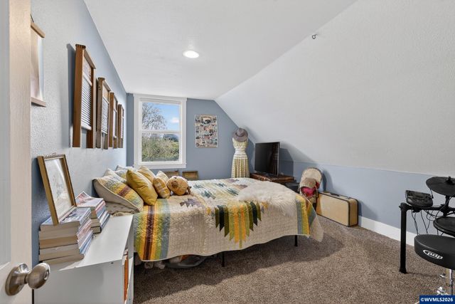 352 21st Av NE, Salem, OR 97301