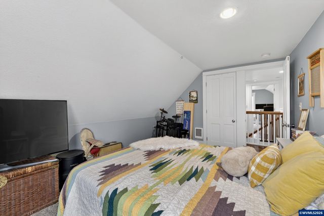 352 21st Av NE, Salem, OR 97301