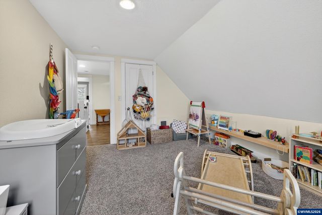 352 21st Av NE, Salem, OR 97301