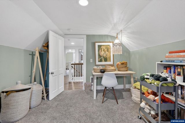 352 21st Av NE, Salem, OR 97301