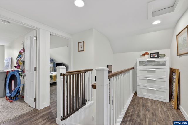 352 21st Av NE, Salem, OR 97301