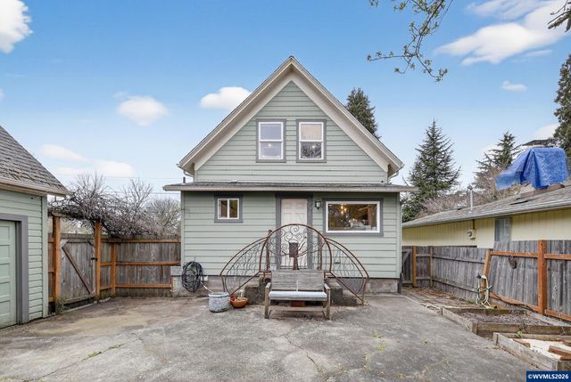 352 21st Av NE, Salem, OR 97301