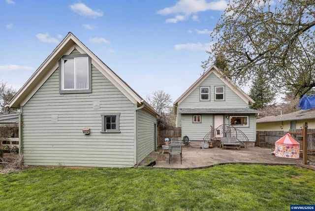 352 21st Av NE, Salem, OR 97301