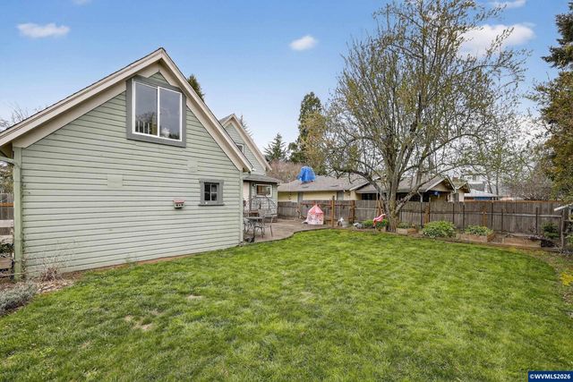 352 21st Av NE, Salem, OR 97301