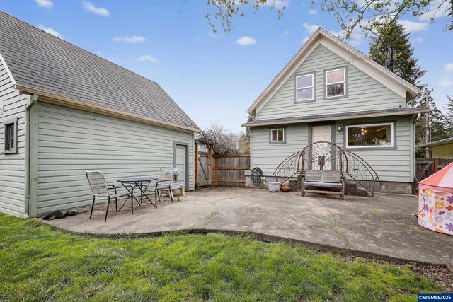 352 21st Av NE, Salem, OR 97301