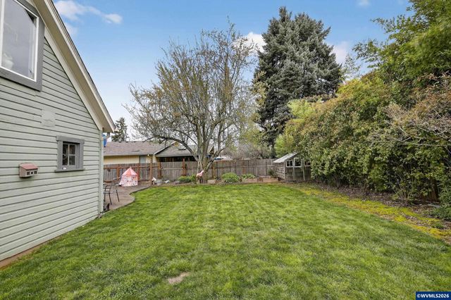 352 21st Av NE, Salem, OR 97301