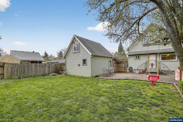 352 21st Av NE, Salem, OR 97301