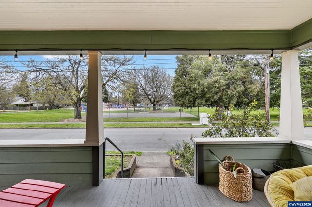 352 21st Av NE, Salem, OR 97301