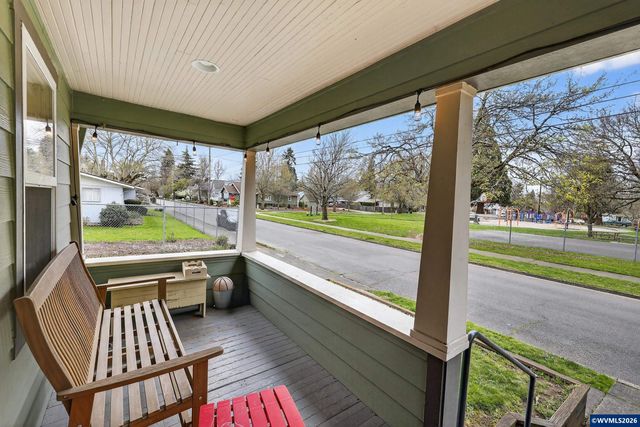 352 21st Av NE, Salem, OR 97301