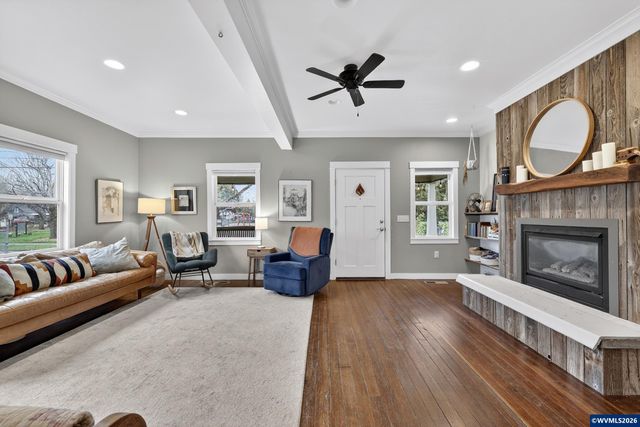 352 21st Av NE, Salem, OR 97301