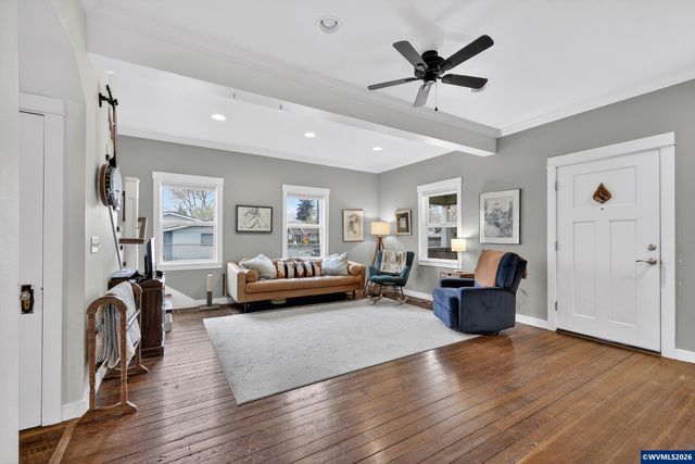 352 21st Av NE, Salem, OR 97301