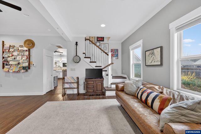 352 21st Av NE, Salem, OR 97301