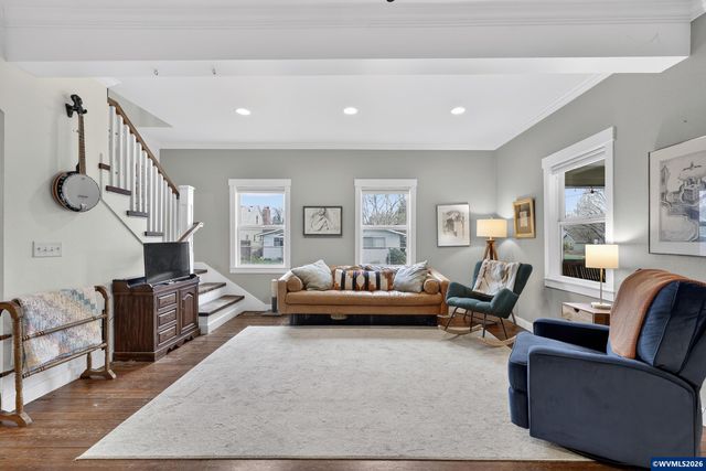 352 21st Av NE, Salem, OR 97301