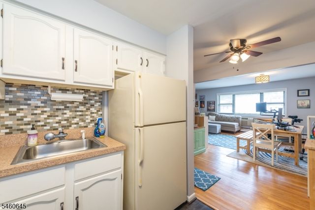 6 Colonial Dr E, Little Falls Twp., NJ 07424