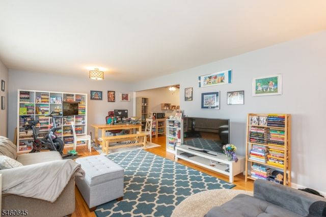 6 Colonial Dr E, Little Falls Twp., NJ 07424