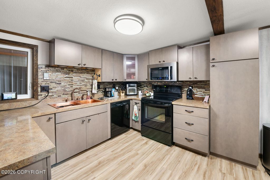 21315 Scenic Drive, Chugiak, AK 99567