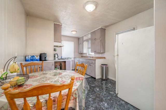 1432 S Meridian Ave, Wichita, KS 67213