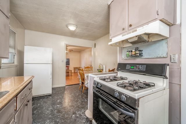 1432 S Meridian Ave, Wichita, KS 67213