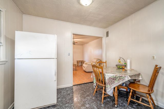 1432 S Meridian Ave, Wichita, KS 67213