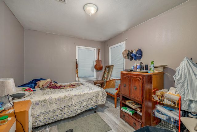 1432 S Meridian Ave, Wichita, KS 67213