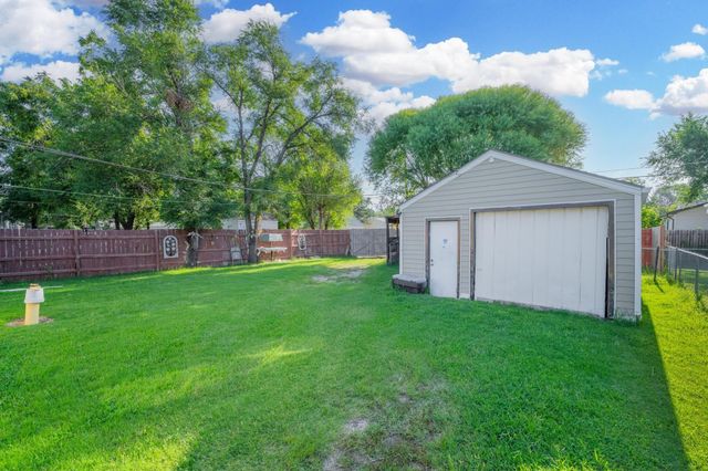 1432 S Meridian Ave, Wichita, KS 67213