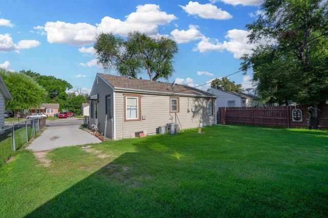 1432 S Meridian Ave, Wichita, KS 67213