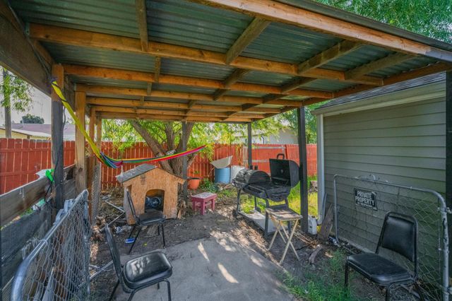 1432 S Meridian Ave, Wichita, KS 67213