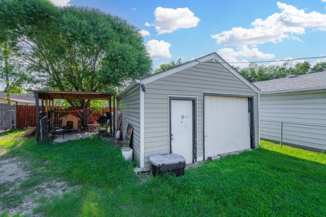 1432 S Meridian Ave, Wichita, KS 67213