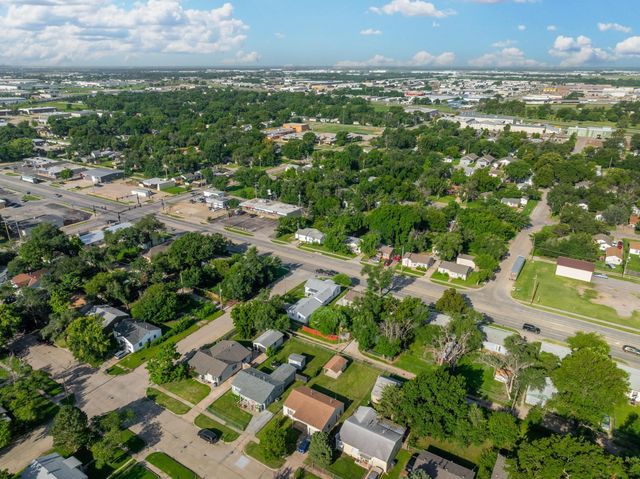 1432 S Meridian Ave, Wichita, KS 67213