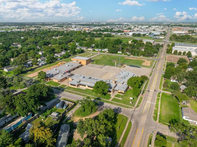 1432 S Meridian Ave, Wichita, KS 67213