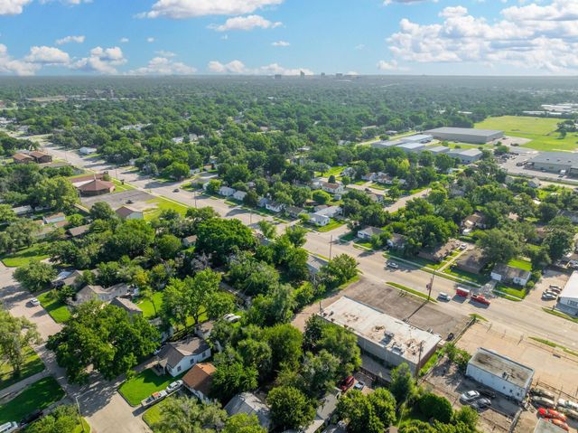 1432 S Meridian Ave, Wichita, KS 67213