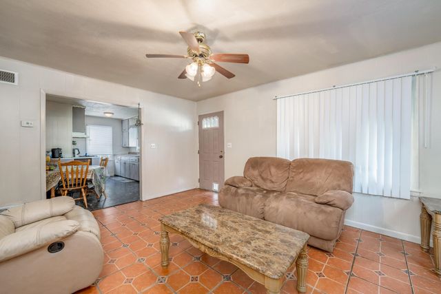 1432 S Meridian Ave, Wichita, KS 67213