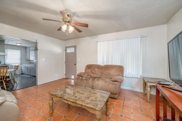 1432 S Meridian Ave, Wichita, KS 67213