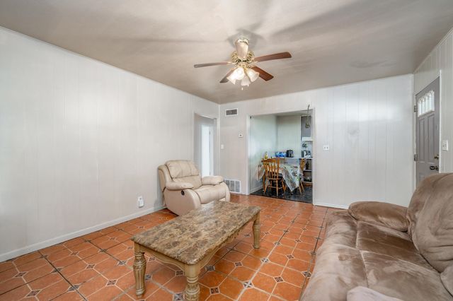 1432 S Meridian Ave, Wichita, KS 67213