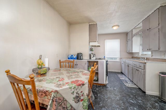 1432 S Meridian Ave, Wichita, KS 67213