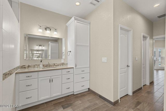 2660 Sunset Drive, New Smyrna Beach, FL 32169