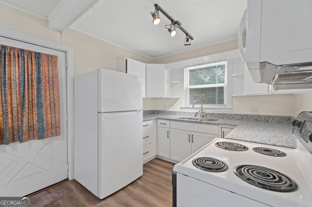 802 Bridge Avenue, Forest Park, GA 30297
