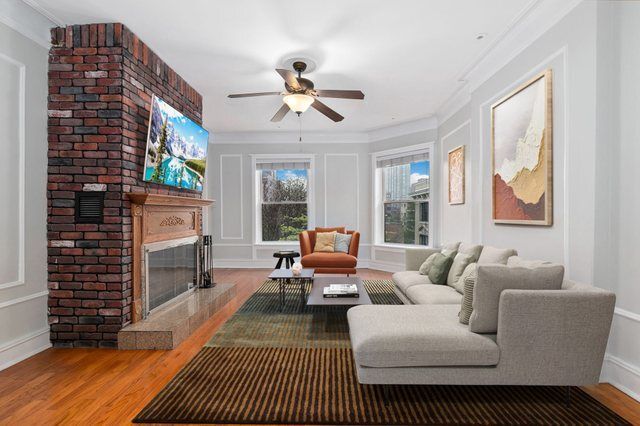 533 W Melrose Street 3F, Chicago, IL 60657