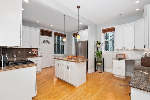 533 W Melrose Street 3F, Chicago, IL 60657