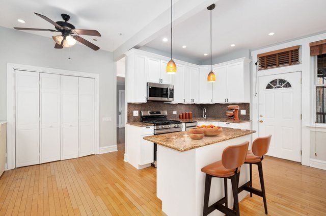 533 W Melrose Street 3F, Chicago, IL 60657