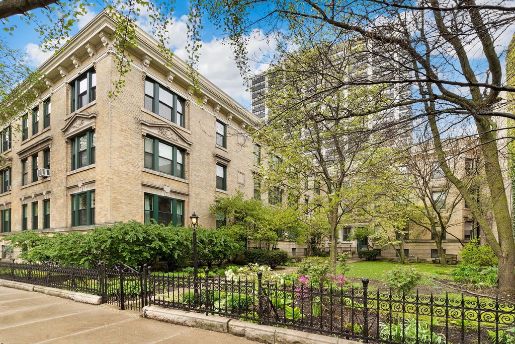 533 W Melrose Street 3F, Chicago, IL 60657