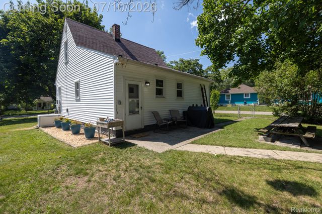 131 Starr Avenue, Waterford Charter Township, MI 48328