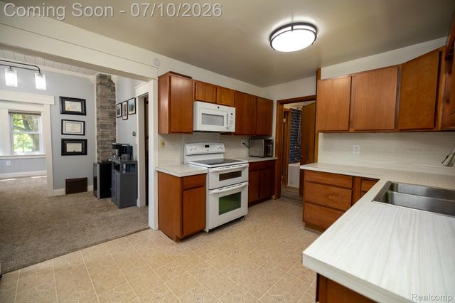 131 Starr Avenue, Waterford Charter Township, MI 48328