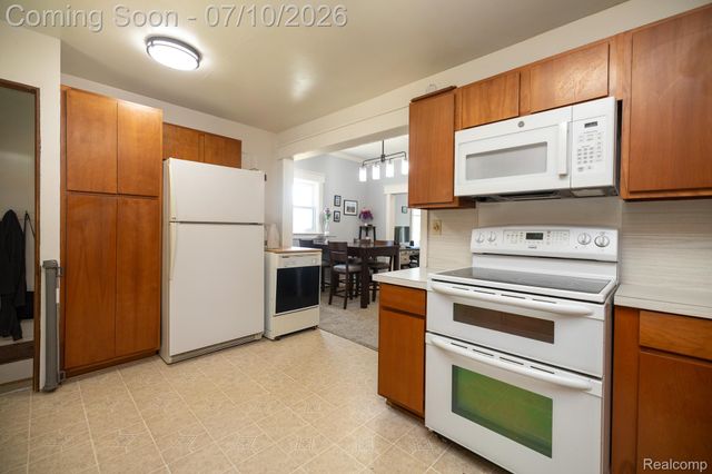 131 Starr Avenue, Waterford Charter Township, MI 48328