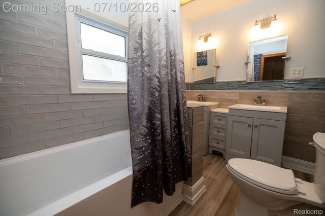131 Starr Avenue, Waterford Charter Township, MI 48328