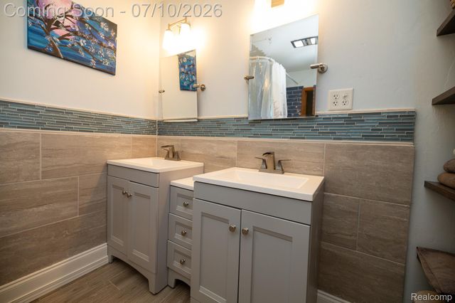 131 Starr Avenue, Waterford Charter Township, MI 48328
