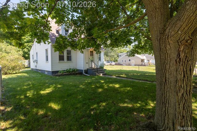 131 Starr Avenue, Waterford Charter Township, MI 48328